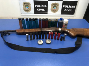 A Polícia Civil apreende arma de fogo e munições em residência de agressor doméstico