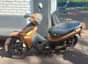 Homem invade posto de saúde com moto e tenta agredir pacientes que aguardavam atendimento