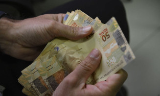 Índice de Confiança do Consumidor recua 2,2 pontos em janeiro