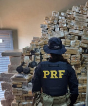 PRF apreende 3,7 toneladas de maconha e carregadores de munições 