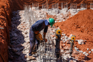 Taxas de juros altas ainda são principal problema da indústria da construção