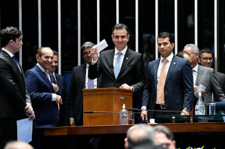 Pacheco é reeleito presidente do Senado com 49 votos; Marinho teve 32
