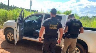 Polícia recupera caminhonete e arma roubadas de delegado na fronteira
