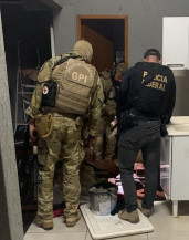 PF apreende droga, carregador de fuzil e veículo clonado