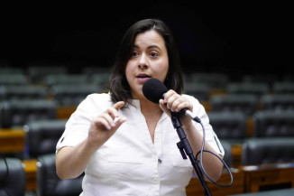 Projeto torna obrigatória equiparação salarial entre homens e mulheres para funções idênticas