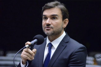 Projeto prevê subsídio na conta de luz para família de baixa renda com autista
