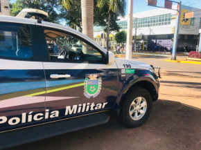 Homem vai preso após se passar por policial e ameaçar pessoas em conveniência
