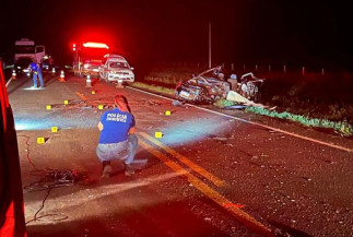Motorista morre em batida entre carro e ônibus na BR-376