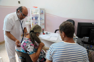 Cai preocupação com saúde e cresce com educação