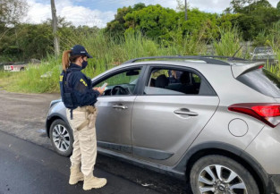 Polícia Rodoviária Federal registra aumento no número de autuações por uso de celular ao volante