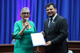 Atuante na OAB e na luta pelos direitos das mulheres, advogada Edna Bonelli é homenageada pela Câmara