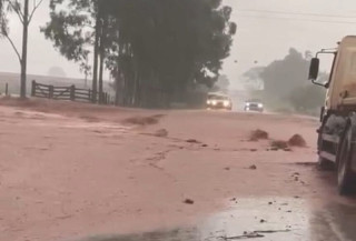 Chuva provoca alagamentos e interdita a MS-147 na região de Fátima