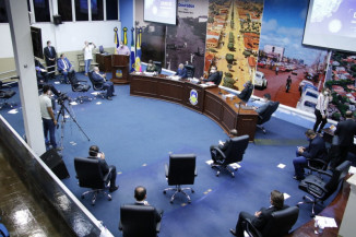 Câmara mantém sessão e prédio passará por inspeção após problema elétrico