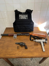  Polícia Civil Apreende Submetralhadora, Revólver e Espingarda