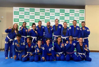 Projeto da UFGD oferece aulas de jiu-jitsu para comunidade surda