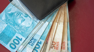 Salário mínimo permanece em R$ 1.302 por mais dois meses