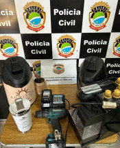 Dois são presos com armas e produtos furtados