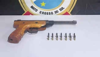 Polícia prende motorista de ônibus escolar acusado de abusar de estudante de 14 anos