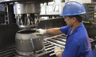 Faturamento da indústria de máquinas e equipamentos cai em fevereiro