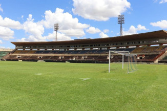 Douradão tem arquibancada central liberada para jogo do DAC deste domingo