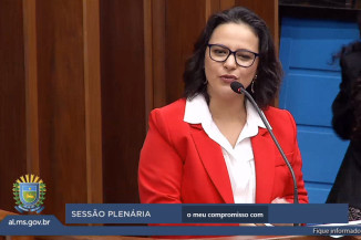 Professora Gleice toma posse como deputada e diz que quer encorajar mulheres