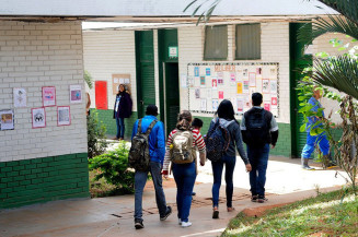 CAS pode debater ação de psicólogos e assistentes sociais nas escolas