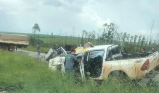 Dois morrem em colisão entre caminhonete e carreta na MS-384