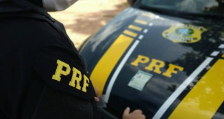 Confiar o veículo a pessoa não habilitada é crime de trânsito