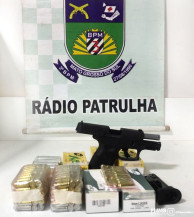 Homem com registro de arma de caçador é preso  após bater na mãe e ameaçar a prima