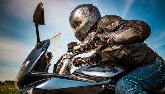 Uso do capacete reduz em mais de 6 vezes o risco de morte de motociclista no trânsito