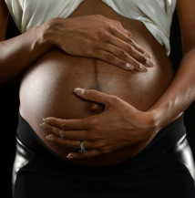 Debatedores dizem que mulheres negras e pobres são maiores vítimas violência obstétrica