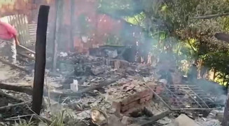 População queima casa onde menina foi trocada por drogas na fronteira