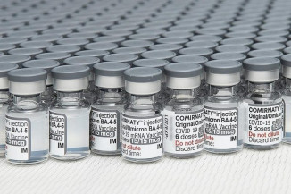 Vacina bivalente da Pfizer está disponível para pessoas acima de 18 anos