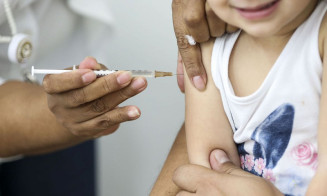 Vacina BCG não protege profissional de saúde de covid-19