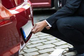 Dirigir veículo sem placa se tornou crime inafiançável? Entenda!