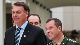 Polícia apreende 35 mil dólares com ajudante de Bolsonaro