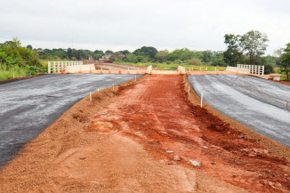 Construção de ponte e pavimentação no Roma ficam prontas em 90 dias