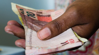 Mercado de trabalho e Auxílio Brasil permitem recuperação dos rendimentos