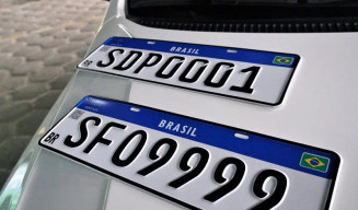 Placas podem voltar a ter nome da cidade e estado de registro do veículo