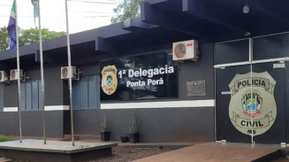 Três fogem de delegacia e um é baleado na fronteira