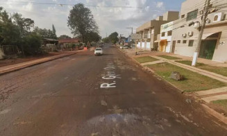 Bebê de 10 meses é abandonado em calçada enrolado em coberta