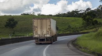 Volume de serviços avança 0,9% em março e fecha primeiro trimestre com alta de 5,8%