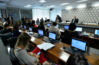 Fornecimento de material escolar deve ser obrigatório