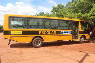 Porta de ônibus abre, aluno de 9 anos cai e sofre traumatismo craniano