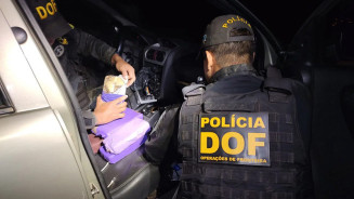 Homem é preso com drogas em compartimento oculto de carro