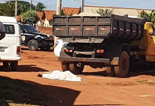 Motorista morre atropelado pelo próprio caminhão