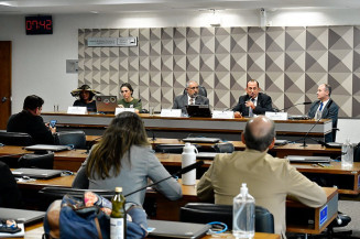 Igualdade salarial entre homens e mulheres será debatida na CDH