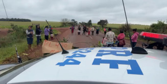 Grupo de indígenas bloqueia o anel viário e a BR-463 entre Dourados e Ponta Porã