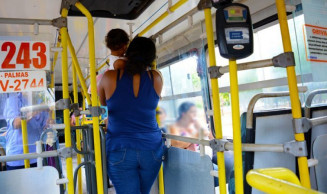 CCJ aprova proibição de criança pular catraca em ônibus, ou passar por baixo