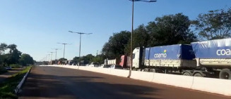 Contra Marco Temporal, indígenas fecham a MS-156 em Dourados